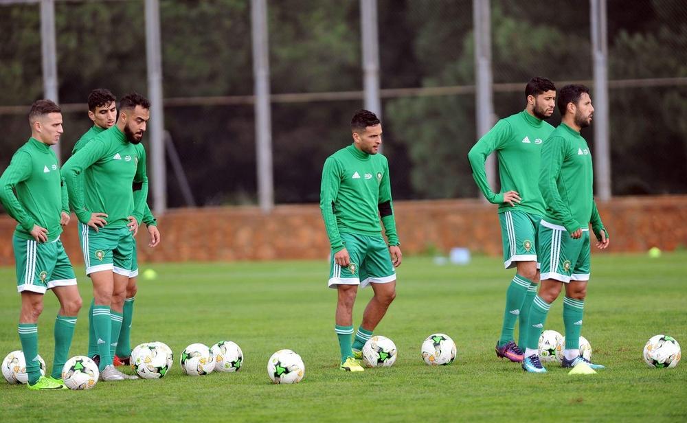 اللاعبان أووك وكشاني يغادران مقر إقامة المنتخب الوطني
