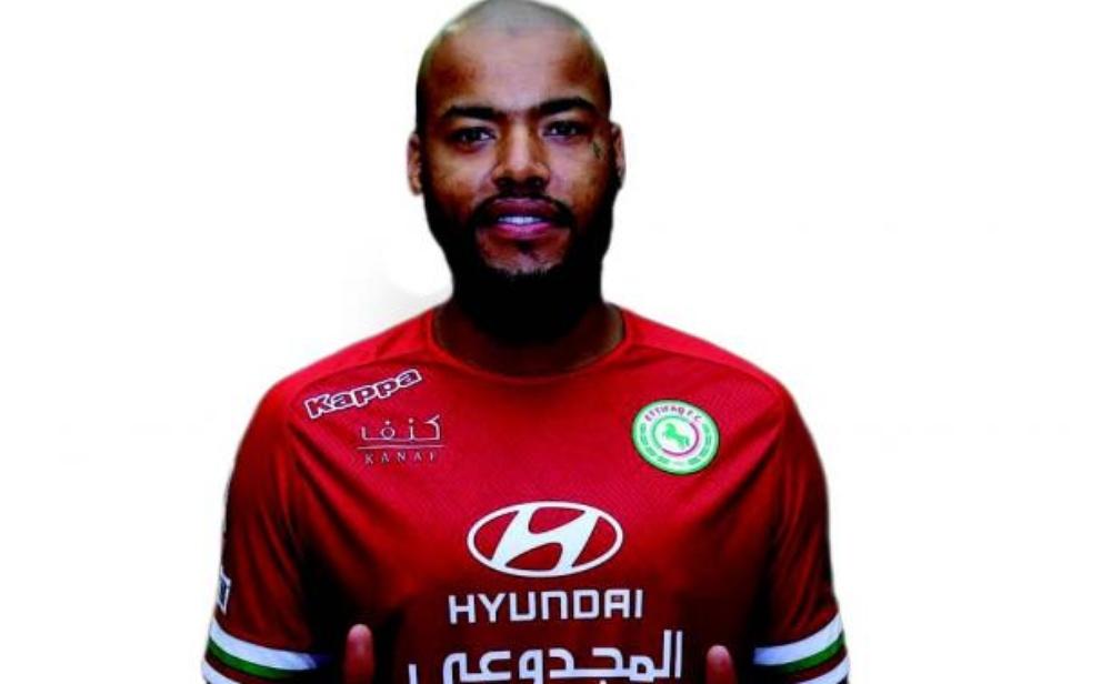 رسميًا | مبولحي ينضم لكوكبة نجوم الدوري السعودي