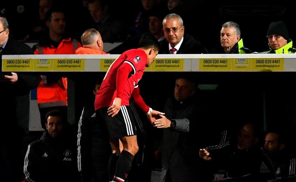 مورينيو: سانشيز لاعب تشتريه ولا تفكر في كيفية اندماجه