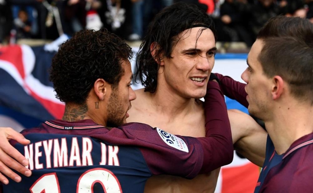 كافاني يصبح الهداف التاريخي لنادي باريس سان جيرمان