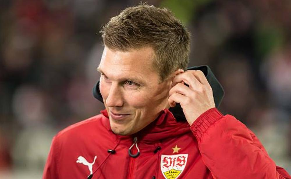 شتوتجارت يعلن إقالة مدربه بعد الهزيمة أمام شالكه