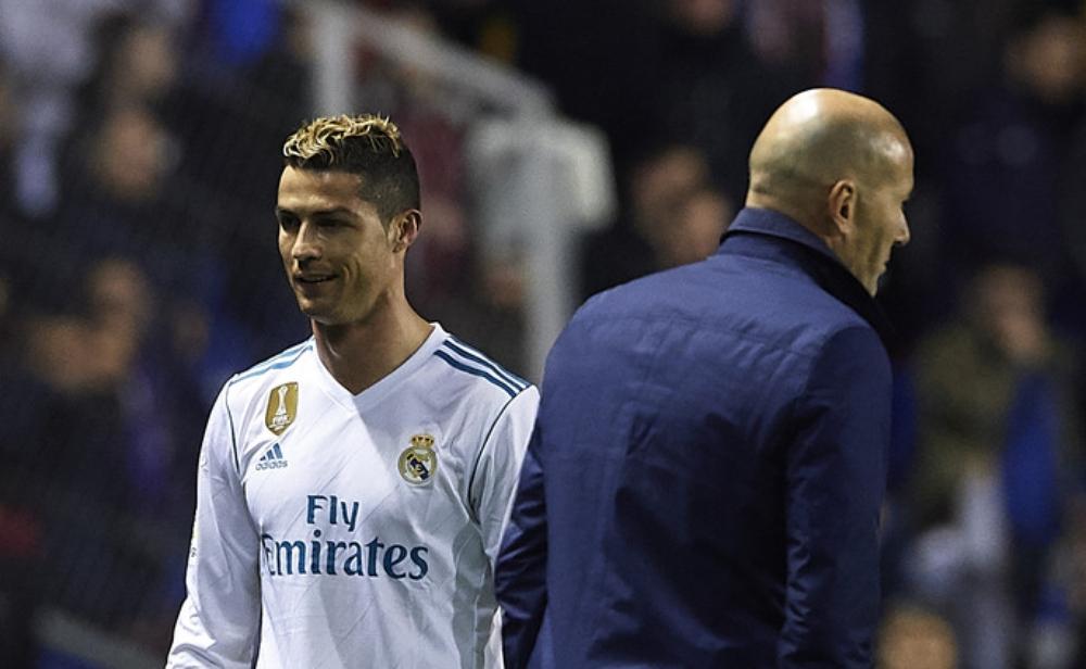 كريستيانو للكاميرا بعد تغييره: "لا تركزوا علي، ركزوا على اللعب"