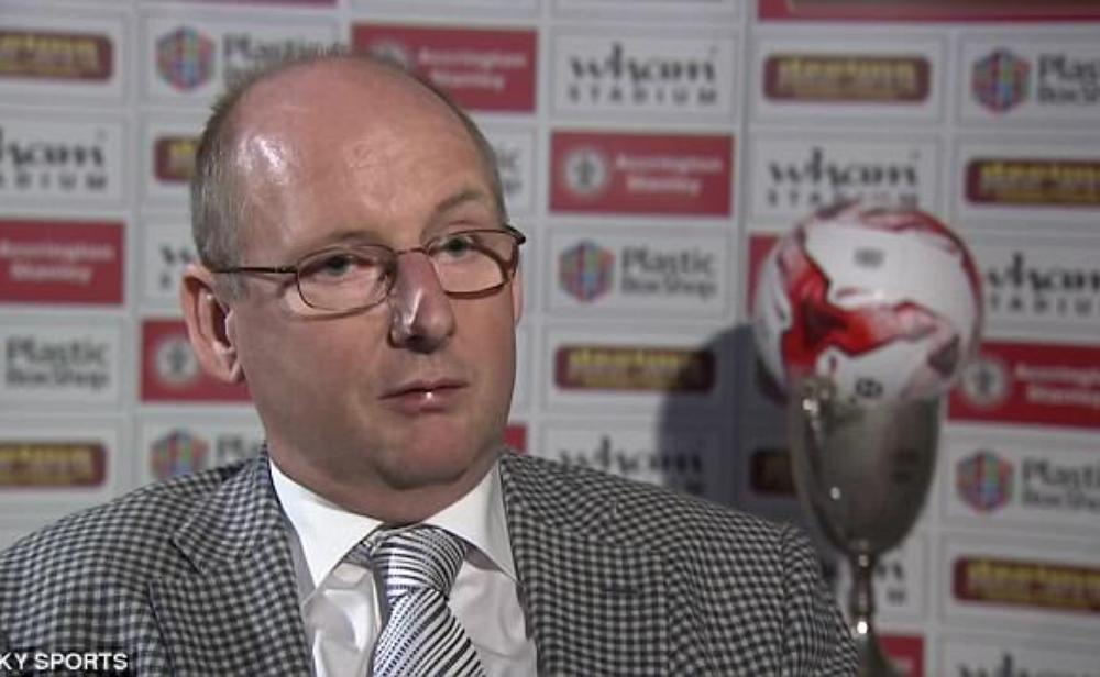 وجبة هامبورغر تجر مالك نادي إنجليزي للتحقيق