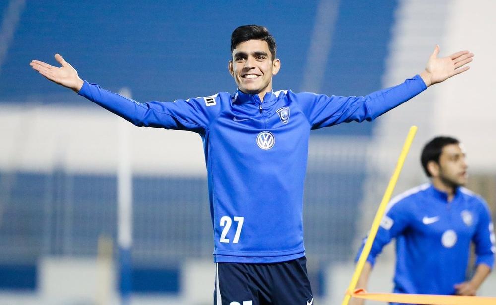 بالفيديو | بنشرقي يدخل في تحدٍ خاص بتدريبات الهلال