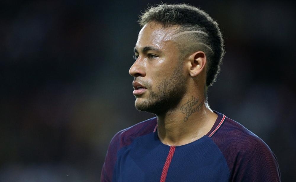 نيمار يهنئ زملاءه بإحراز لقب الدوري الفرنسي