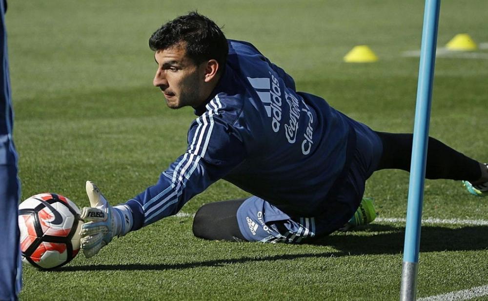 جوزمان يعوض روميرو المصاب في تشكيلة الأرجنتين