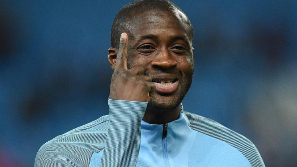 وكيله: "توري مستعد للعب مقابل 1 جنيه أسبوعيا للرد على غوارديولا"