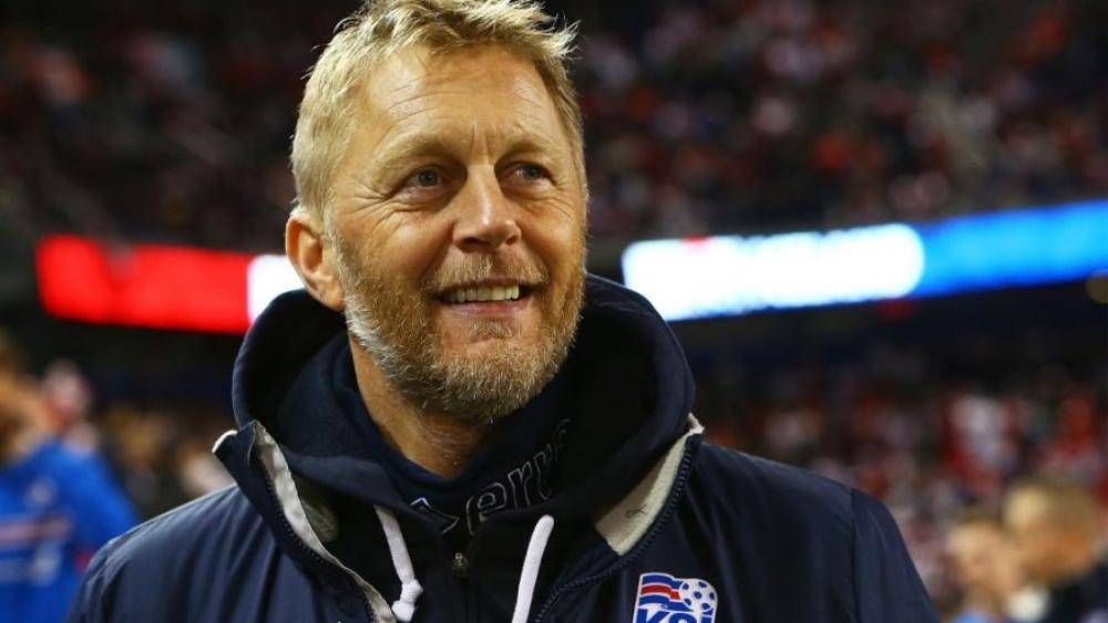 مهنة "طب الأسنان" تساعد مدرب آيسلندا كروياً