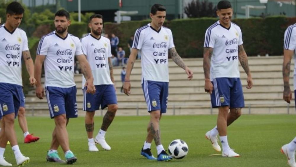 الأرجنتين تفقد لاعباً آخر في المونديال بعد إصابته في الركبة