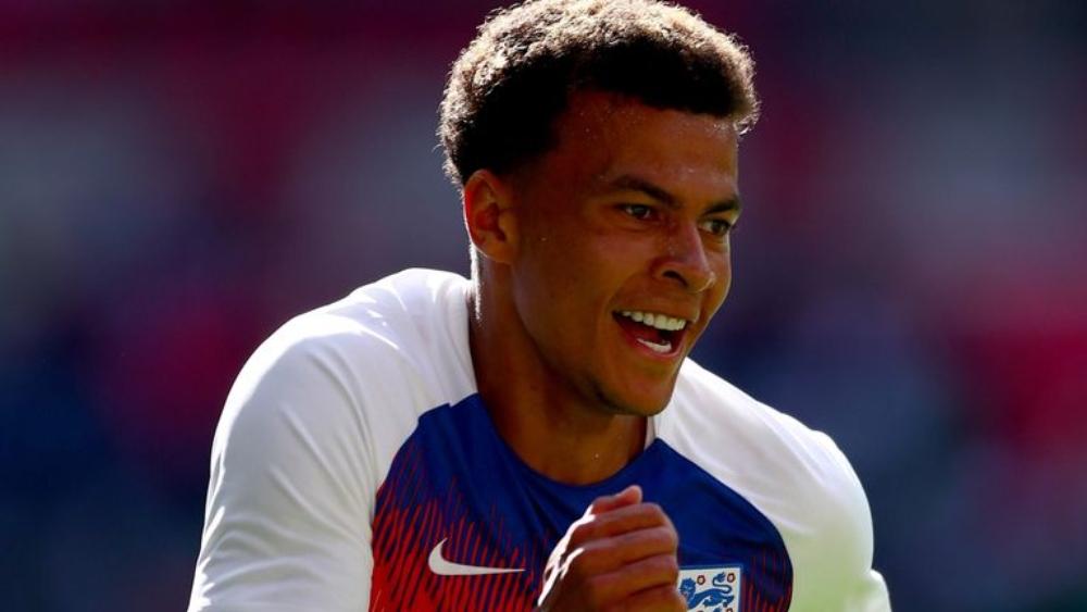 روبيرتو كارلوس: المنتخب الإنجليزي يملك لاعباً يُشبه البرازيليين