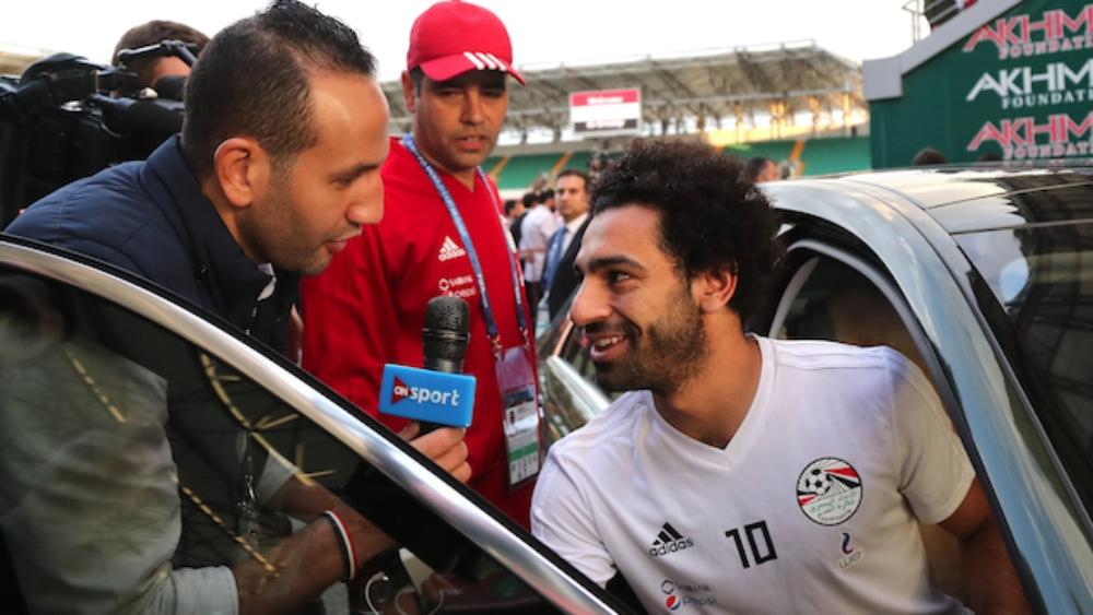 صور | محمد صلاح يعتذر لأطفال مستشفى 57357!