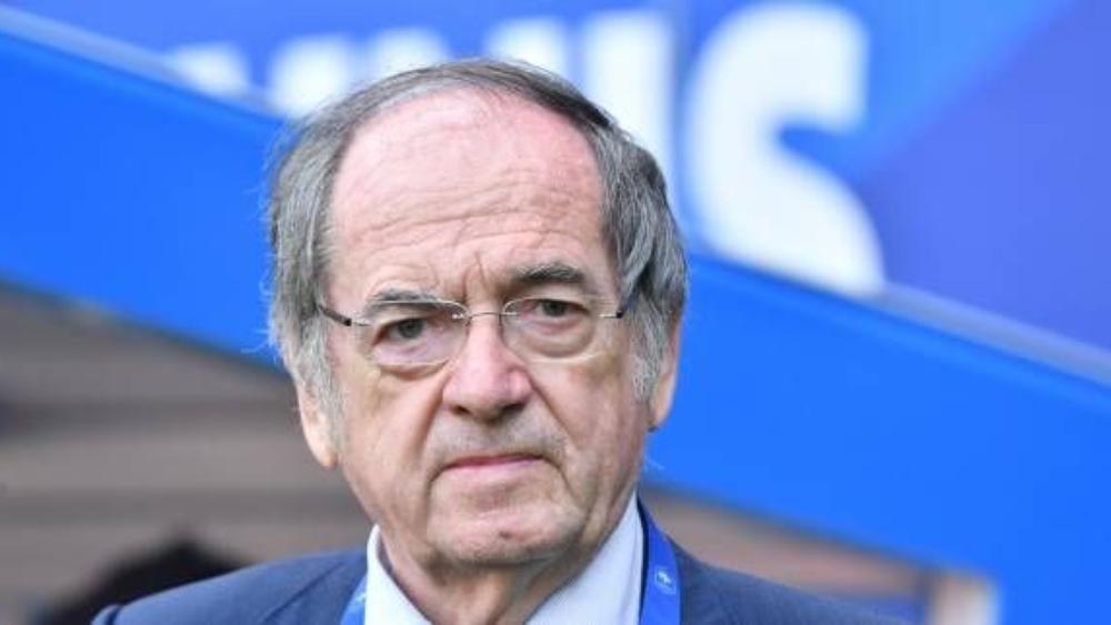 رئيس الاتحاد الفرنسي يتعرض لموقف غريب بروسيا