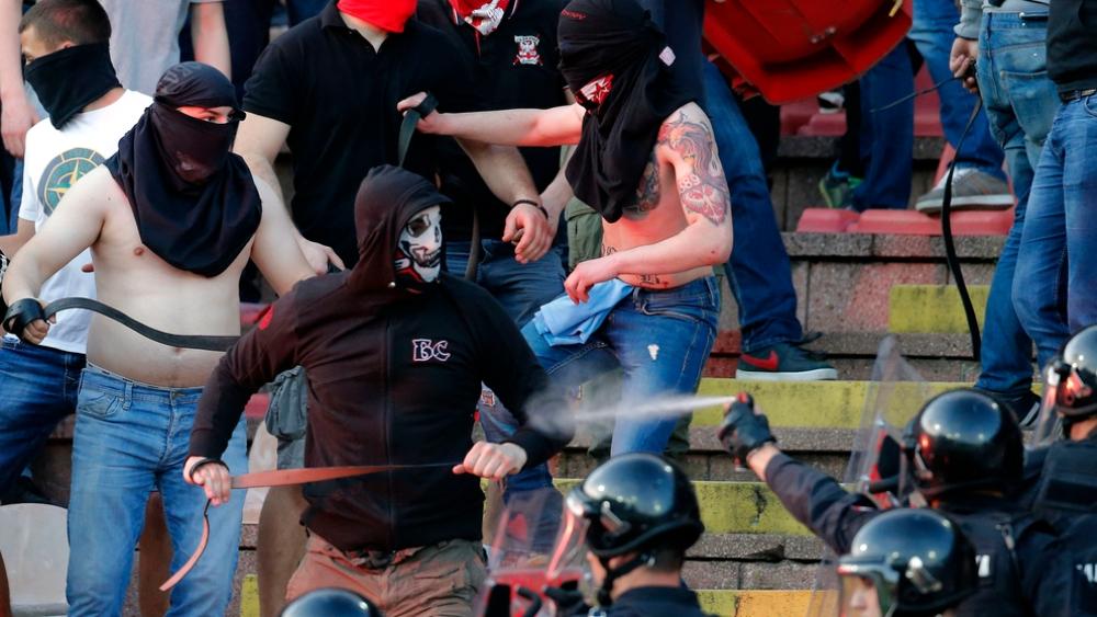 إنجلترا تمنع الـ"هوليغنز" من السفر إلى روسيا