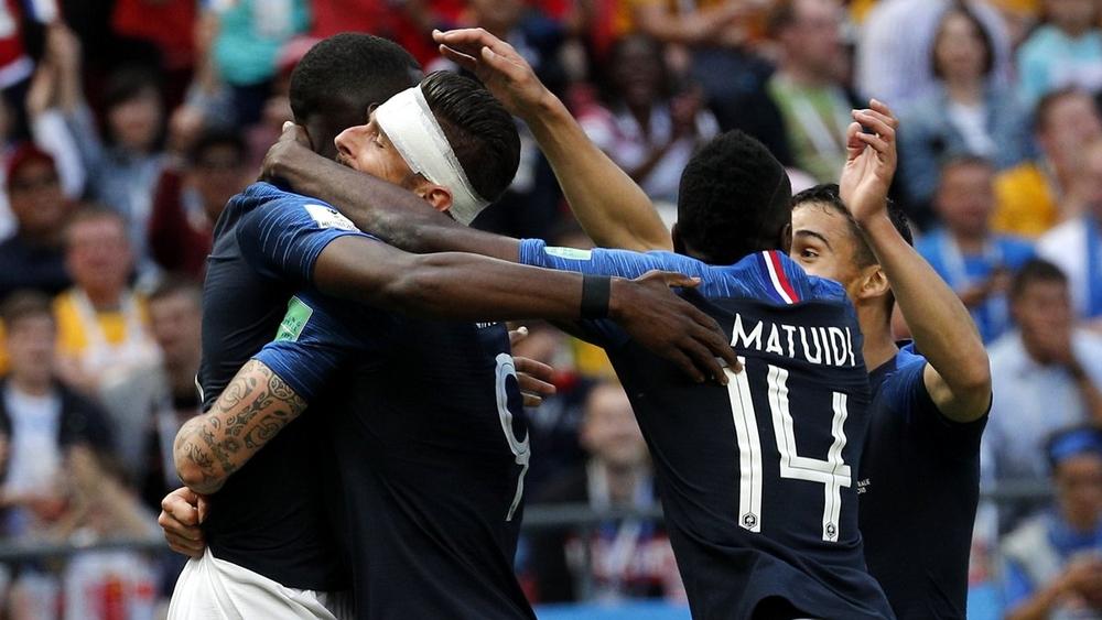 فرنسا تنجو من فخ أستراليا وتدشِّن المونديال بانتصار