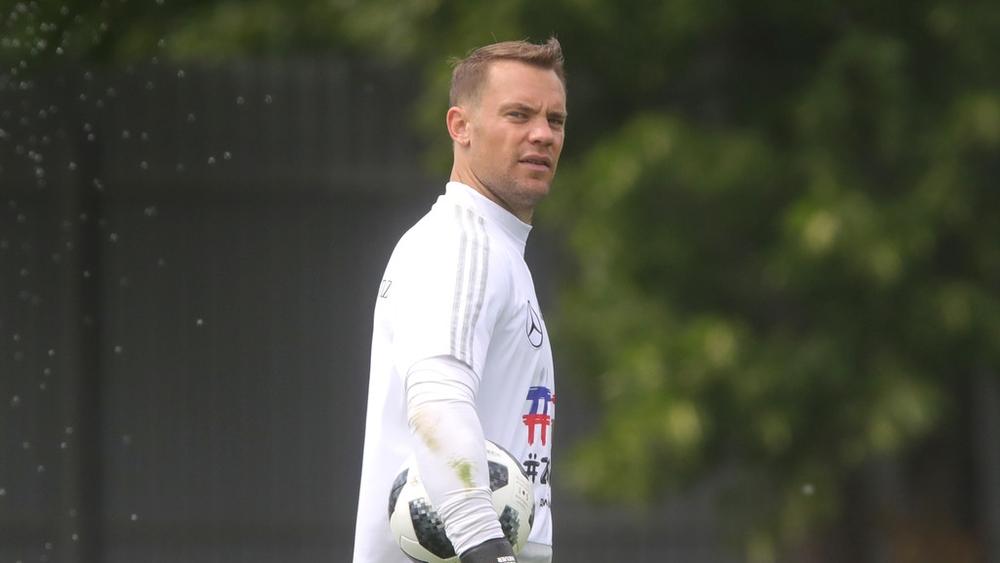 رسميا: مانويل نوير أساسي ويحمل شارة "القائد"