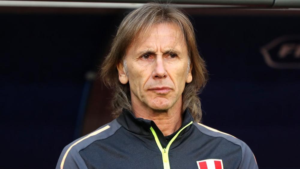 مدرب بيرو يحفز لاعبيه قبل مواجهة فرنسا