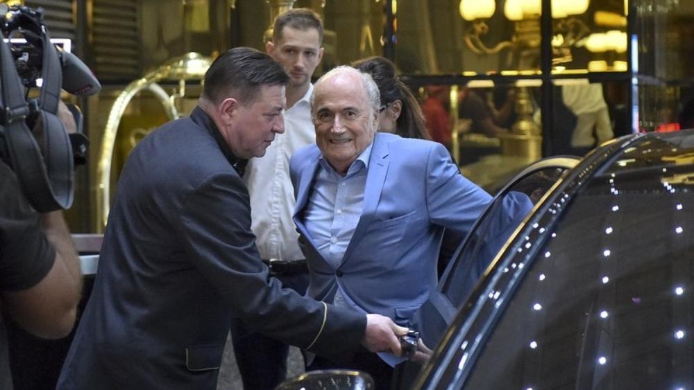 بلاتر شاهد مباراة المغرب والبرتغال من المدرجات