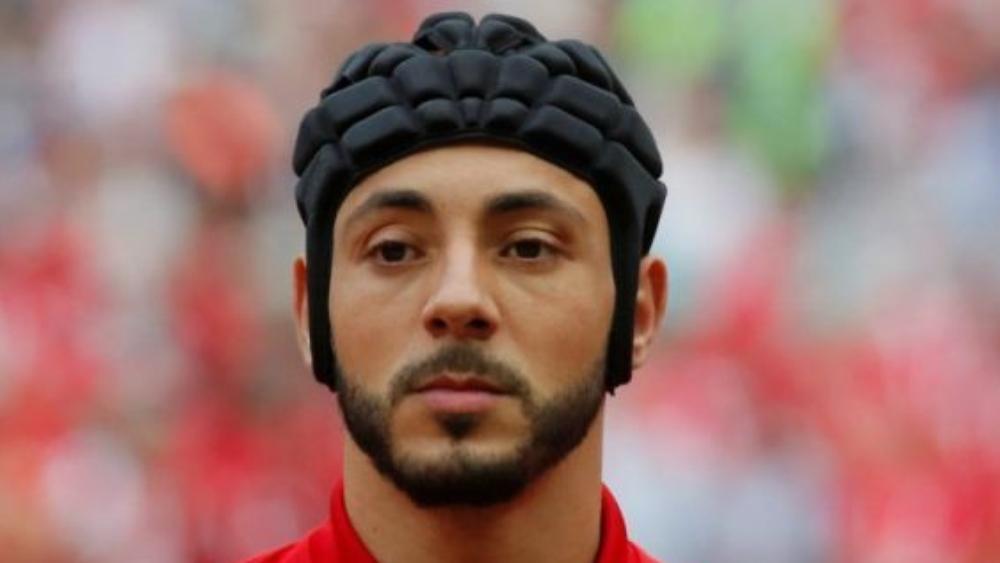 أمرابط يَسرُد فصول إصابته .. ويسْتَهجِنُ واقي الرَّأس