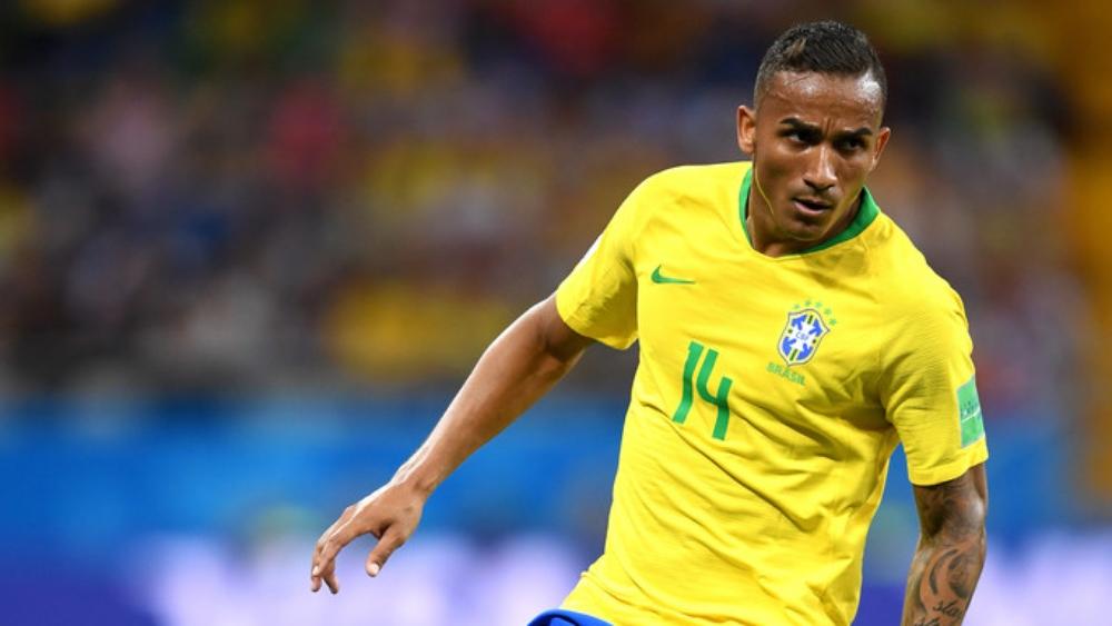 رسميا: الإصابة تبعد دانيلو عن البرازيل ضد كوستا ريكا