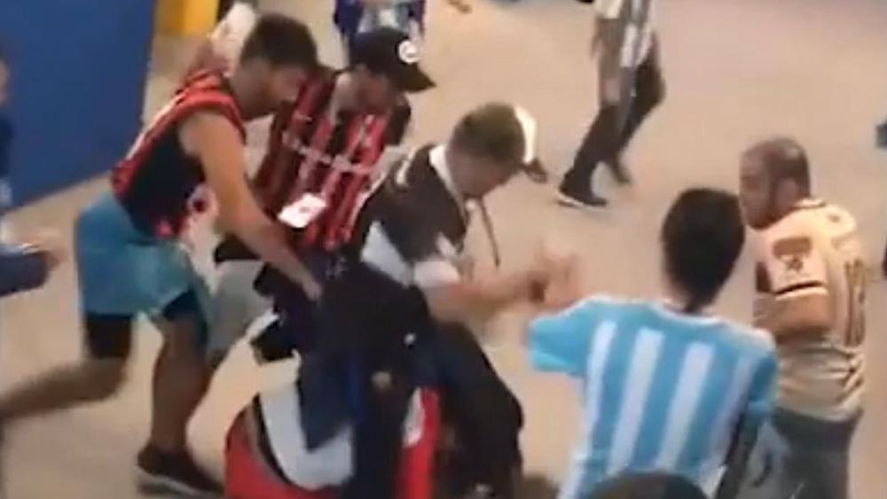 الـ"فيفا" يتعهد بمعاقبة مشاغبي مباراة الأرجنتين وكرواتيا