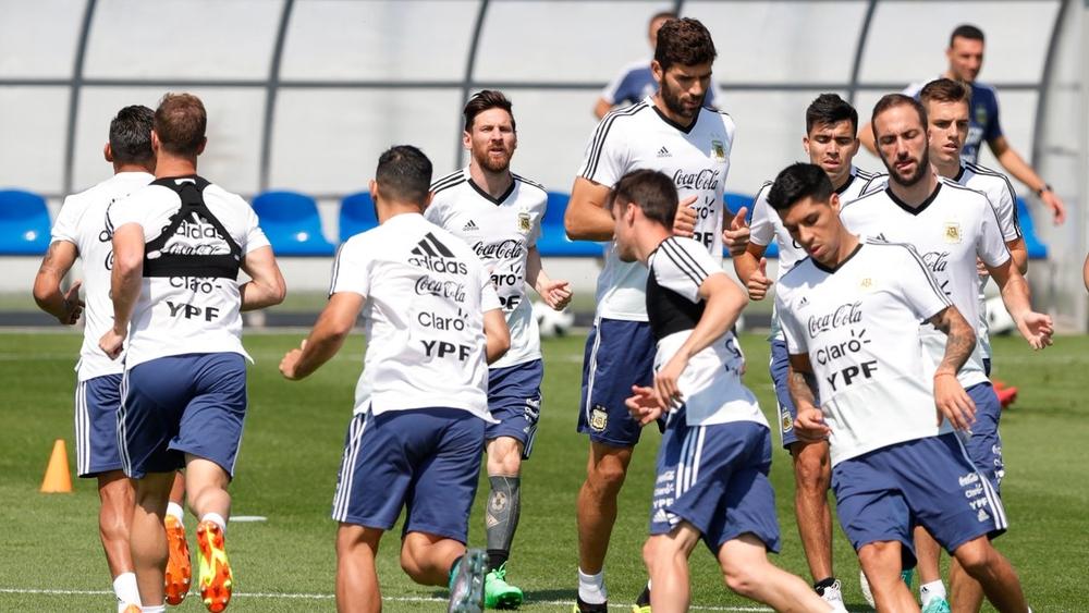 إصابة لاعبيْن في صفوف الأرجنتين قبل المباراة "الحاسمة" ضد نيجيريا