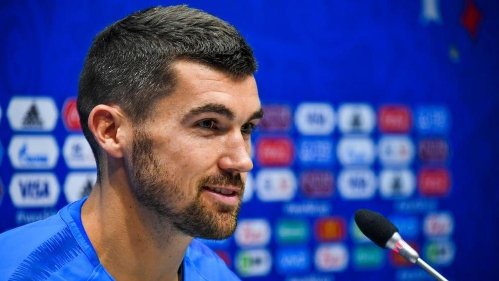 حارس أستراليا يصطحب 27 فرداً من عائلته لروسيا على نفقته!