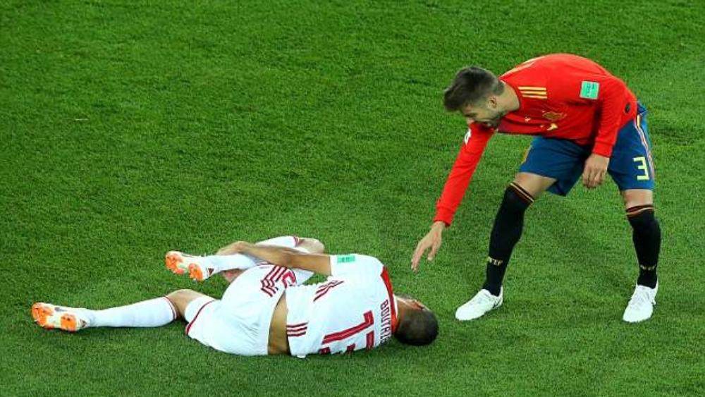 نجمان إنجليزيان سابقان: "بيكي نجَا من حمراء مُستحقة"