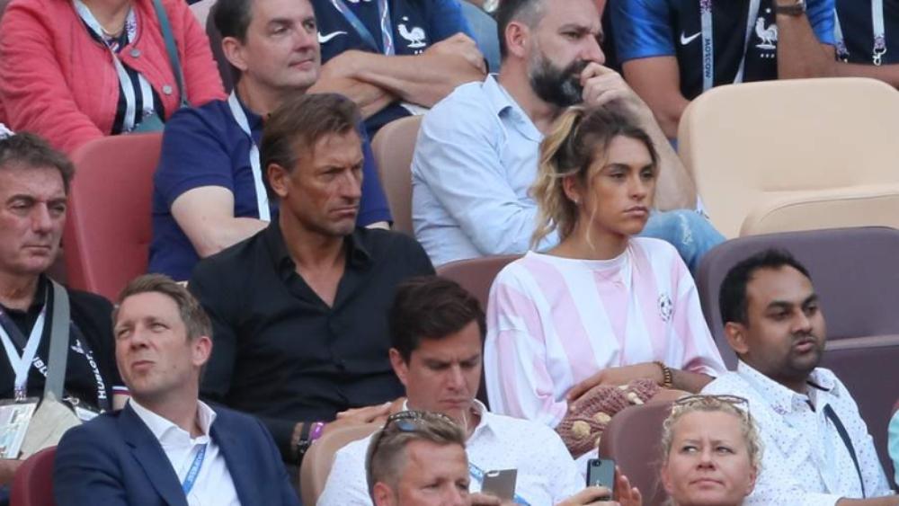 هيرفي رونار تابع مباراة فرنسا و الدنمارك من المُدرجات