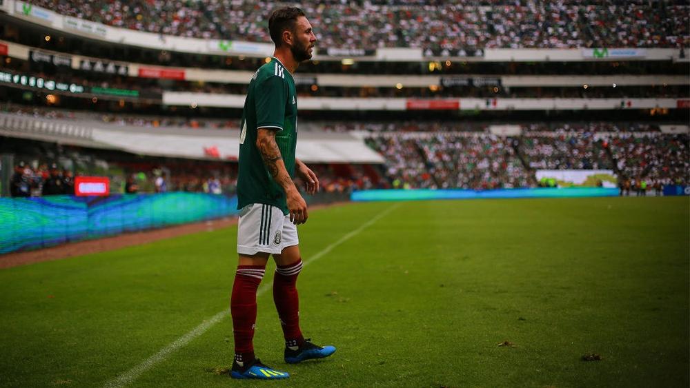 لاعب المكسيك: تلقينا درسًا قاسيًا من السويد