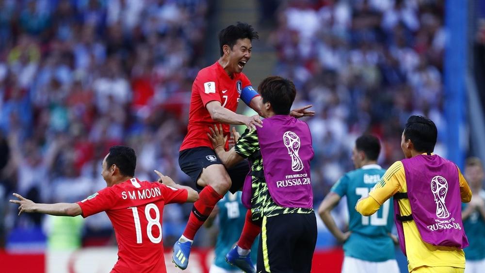 فرحة الفوز على ألمانيا تهز كوريا الجنوبية.. والمطالبة بإعفاء اللاعبين من الخدمة العسكرية الإلزامية