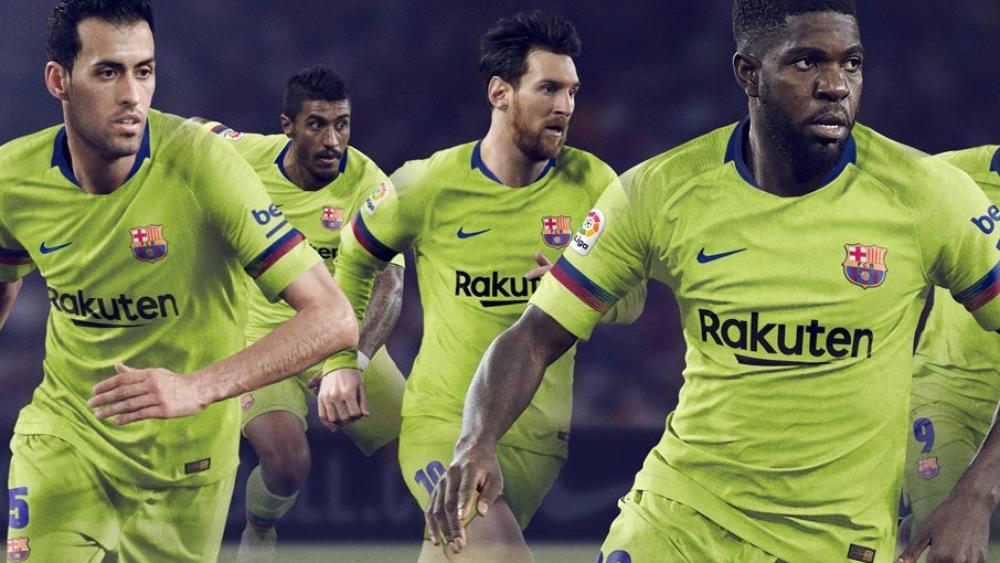 بالصور | برشلونة يكشف قميصه "الثاني" لموسم 2018-2019