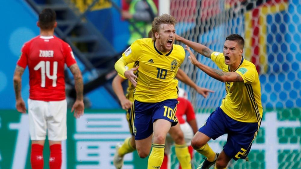 شاكيري السويدي يشعر بالسعادة والحزن في وقت واحد