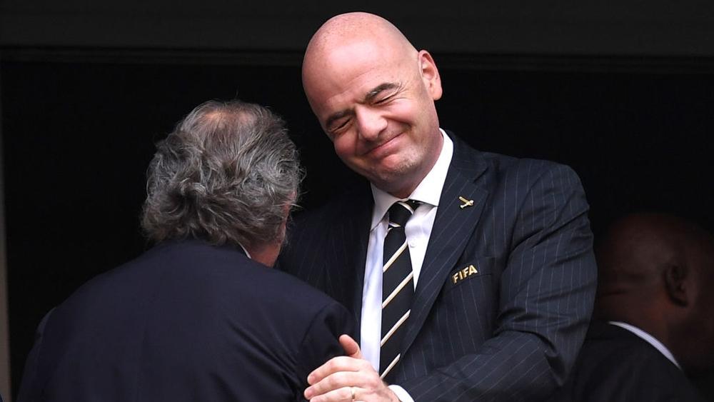 إنفانتينو يدعو التايلانديين العالقين بكهف لنهائي المونديال