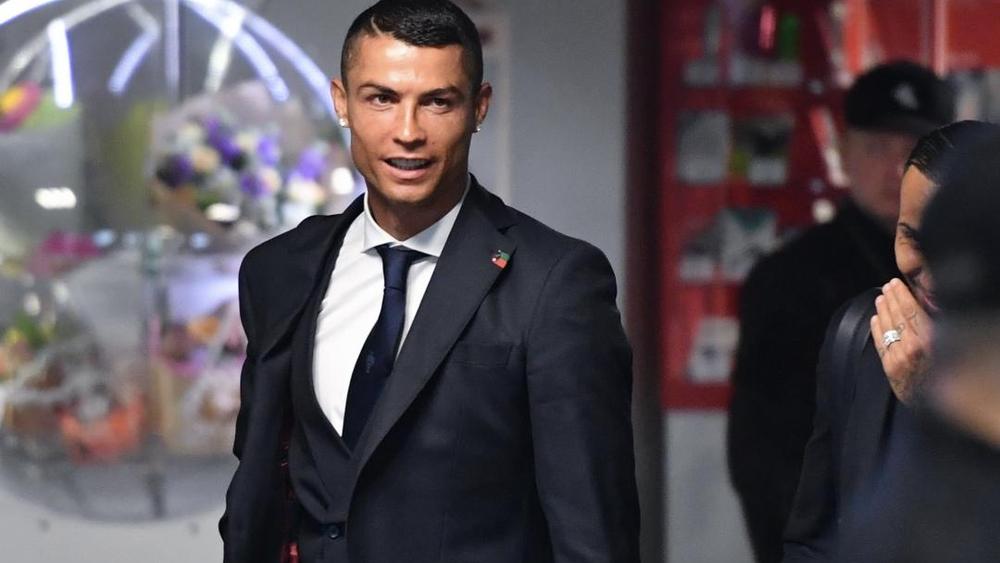 "نزهة سرية" وجهت أنظار رونالدو إلى "الكالتشيو"!