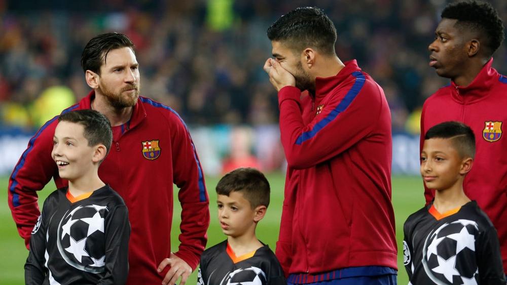 ميسي وسواريز يشكوان زميلهما لمدرب برشلونة