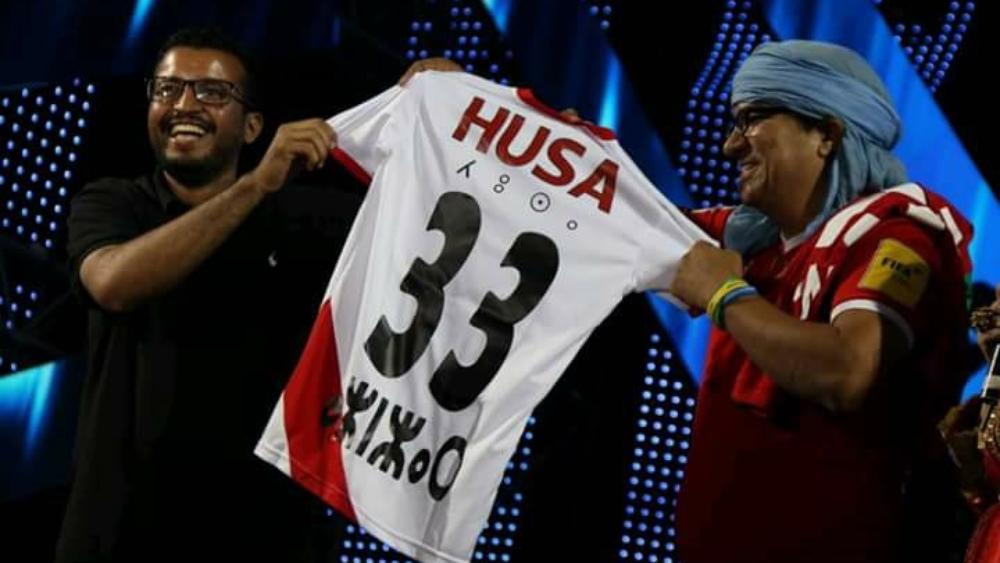 مُشجع أكاديري  يُروّج للسياحة المغـربية في روسيا بطريقة خاصّة