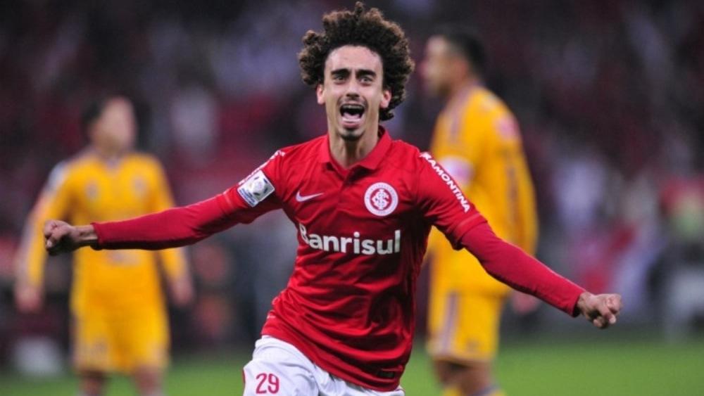 بالفيديو | فالديفيا يسافر إلى جدة باكيًا