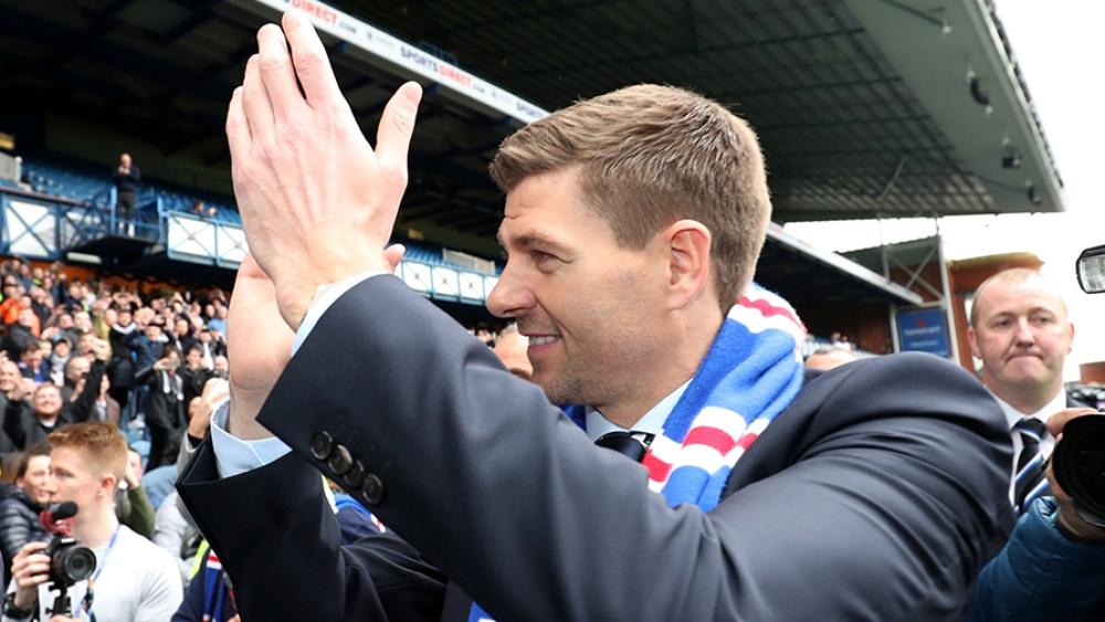 المدرب جيرارد يحقق الفوز في أول مباراة رسمية