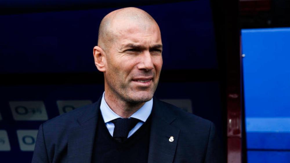 أمير قطر يحاول إغراء زيدان لقيادة "العنابي"