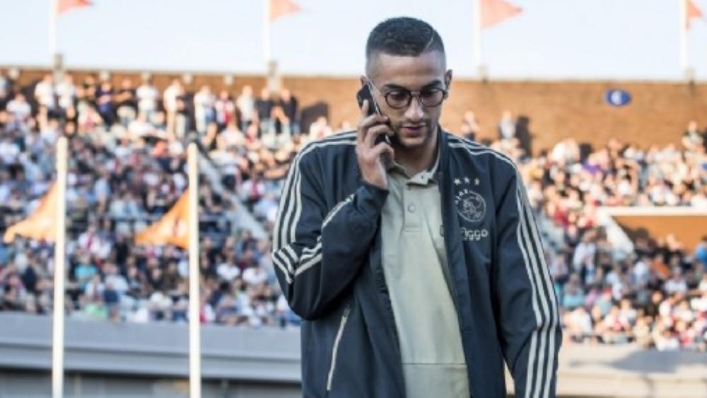 "بَصيصُ أملٍِ" يحذُو مدرب أياكس لبقاء حكيم زياش