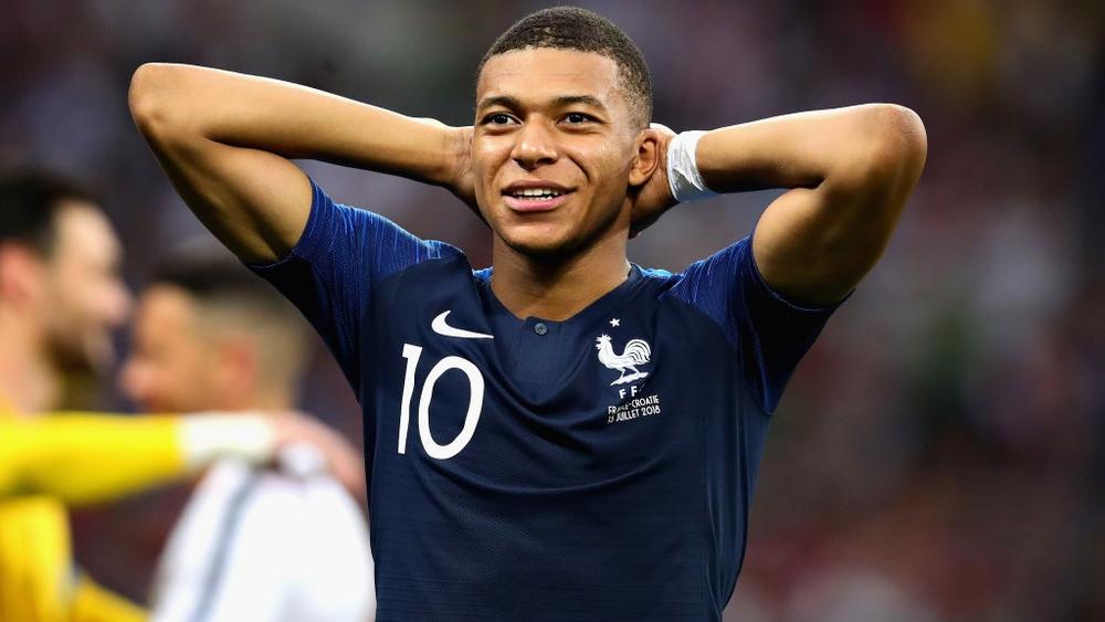 مبابي يخطف الأضواء من "الثلاثي" في المونديال