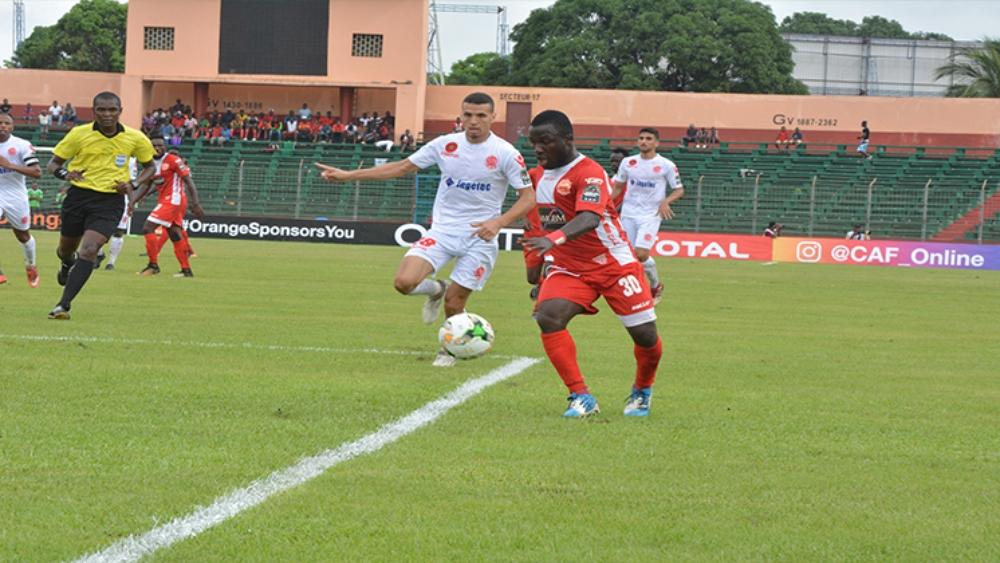 أنْصارُ الوداد مُستاؤُون من جوْدة أقْمصة الفرِيق الأوّل و يَدْعُون إلَى مُقاطعة اقتِنائِه