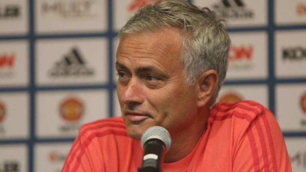 مورينيو يدافع عن أداء اليونايتد في فترة الإعداد