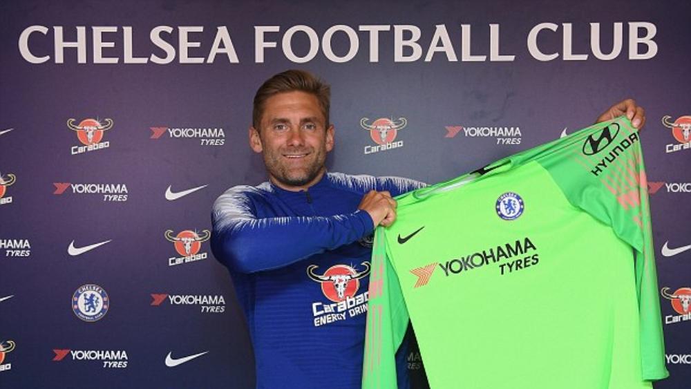 رسميا: تشيلسي يتعاقد مع حارس عمره 38 سنة!