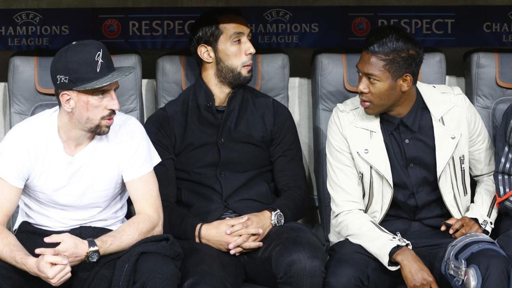 ريبيري وألابا يُقدِّمان هديَّة إلى المغربي بنعطية