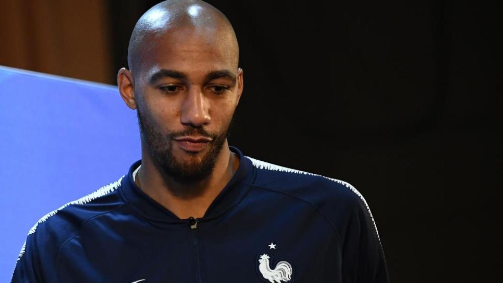 برشلونة ُيصارع روما مُجدداً لضم نجم إشبيلية