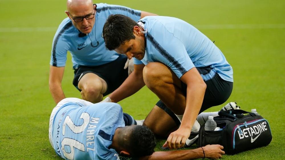 غوارديولا يشعر بالقلق لأمور كثيرة بينها إصابة محرز