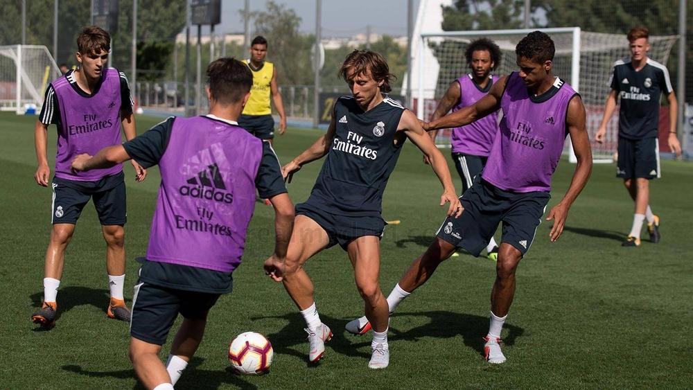 مودريتش يلتحق بتمارين ريال مدريد وسط شائعات رحيله