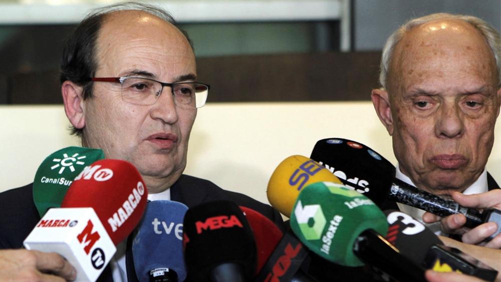 إشبيلية يُهدِّد برشلونة ويُلوِّحُ بتقديم تَظلُّمٍ ضِدَّهُ