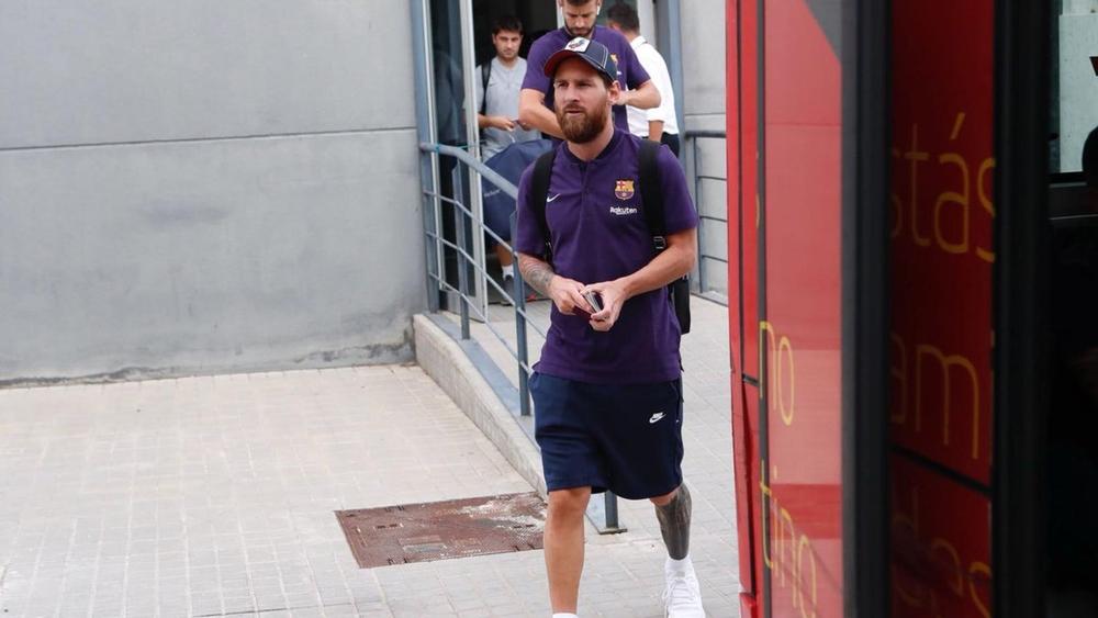 بالصور .. برشلونة وإشبيلية يَطيرانَ صوب طنجة